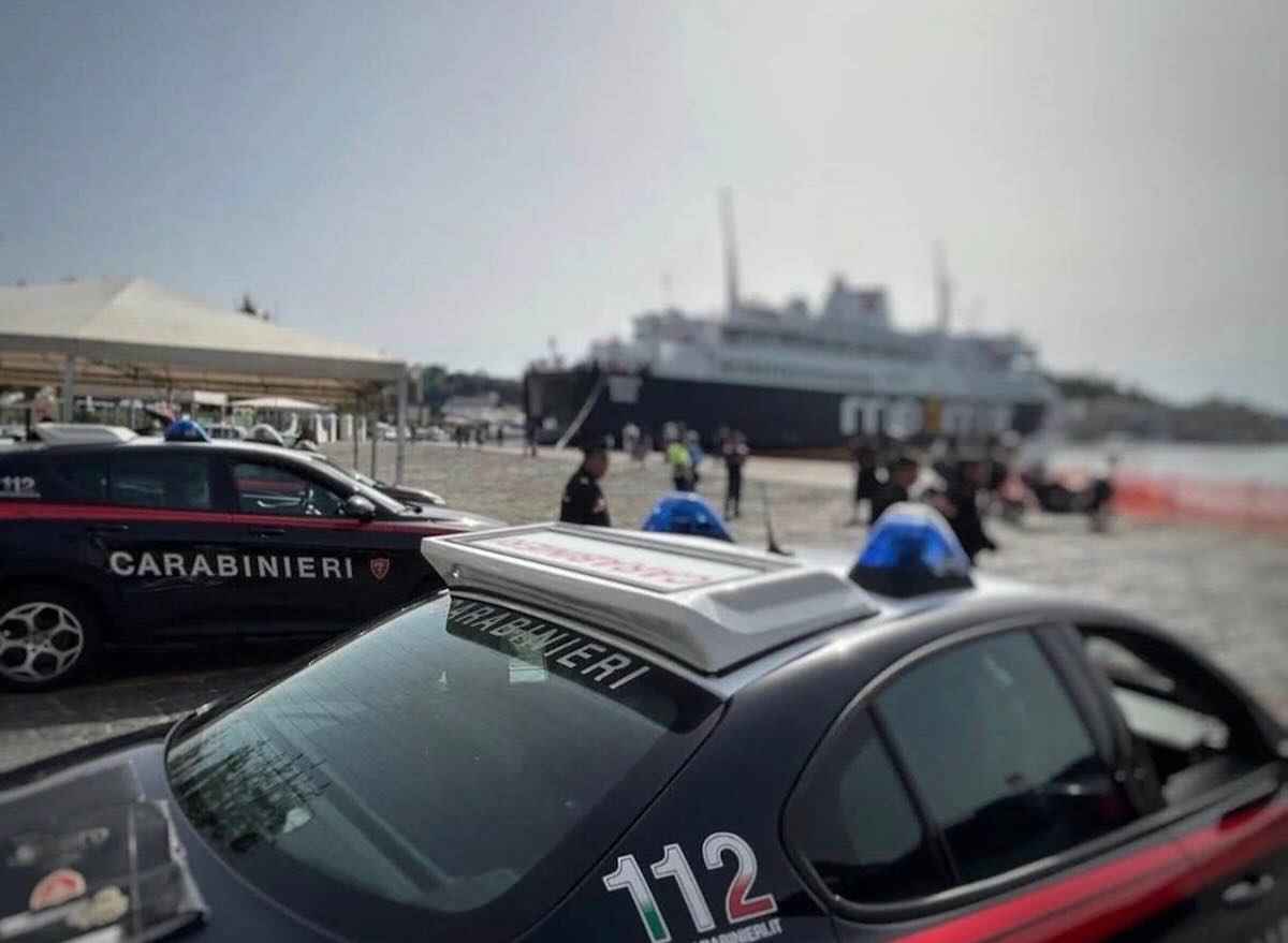 Ischia, fermato corteggiatore di «Uomini e Donne»: usava documenti falsi per viaggi scontati sui traghetti