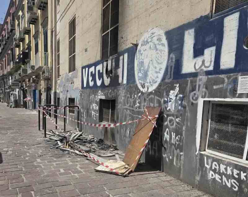 Incendio alla Municipalità 1 di Napoli: danneggiati gli uffici della Torretta