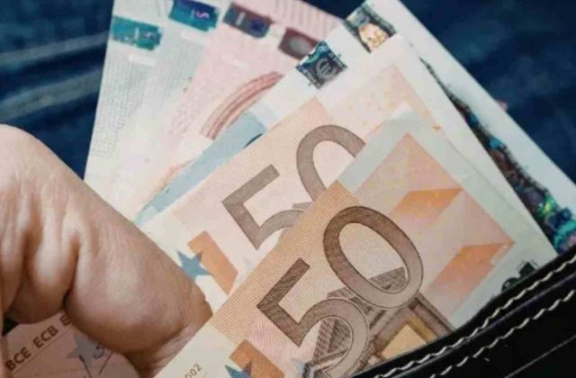 Falsificazioni su Telegram: scoperta rete di vendita di euro e valute africane, cinque misure cautelari e sequestri in corso