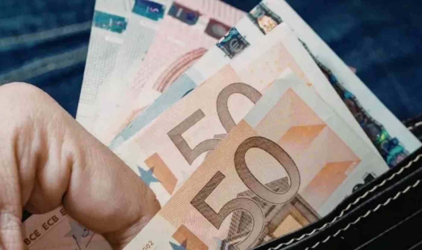 Falsificazioni su Telegram: scoperta rete di vendita di euro e valute africane, cinque misure cautelari e sequestri in corso