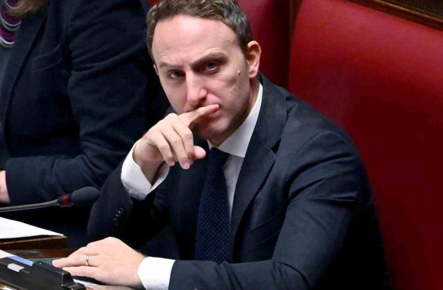 De Luca respinge le voci sulle ispezioni a Portici ed Ercolano: “Falsità offensiva”
