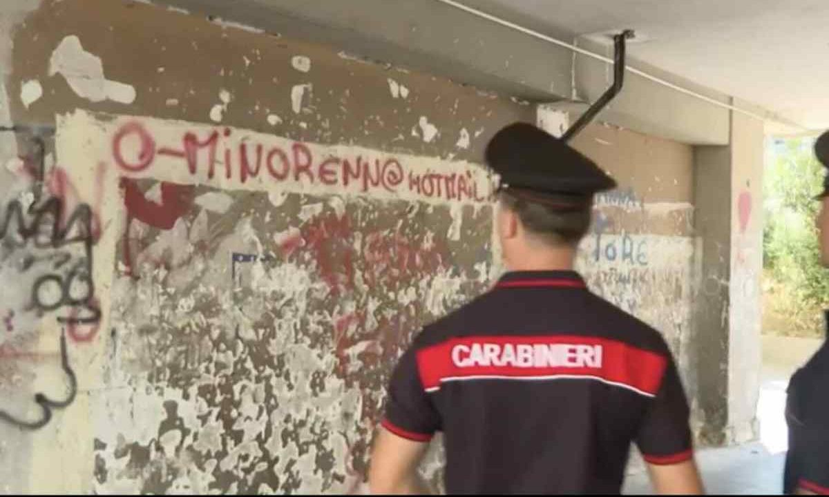 Ponticelli, scontro tra adolescenti: dai messaggi di sfida alla violenza in strada