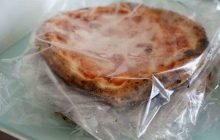 Sorrento, sequestrate 240 pizze surgelate in un trasporto irregolare diretto a un ristorante