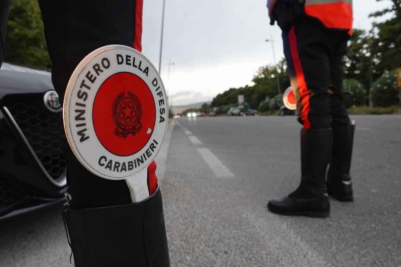 Pozzuoli, due spacciatori arrestati dopo aver ignorato l’alt dei carabinieri