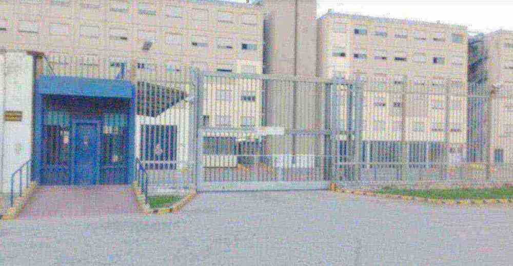 Secondigliano, 62enne arrestato dopo aver devastato un banco di frutta durante i controlli dell’Asl