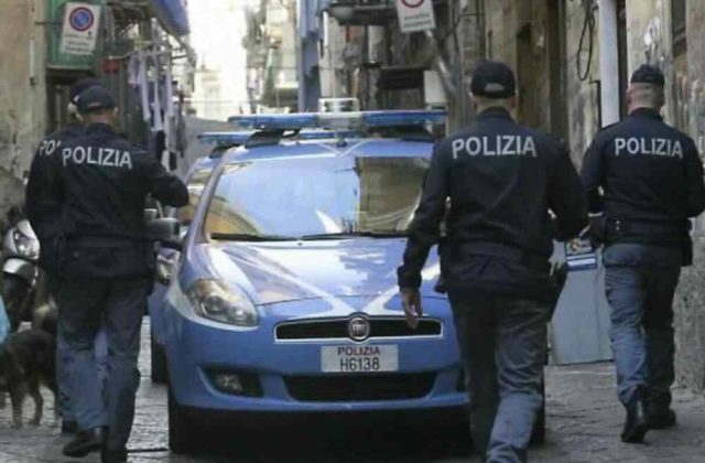 Quartieri Spagnoli, raid di controlli: 233 identificati e 46 veicoli sequestrati