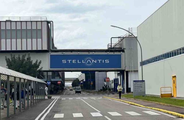 Pomigliano, Stellantis estende i contratti di solidarietà per i dipendenti di un anno