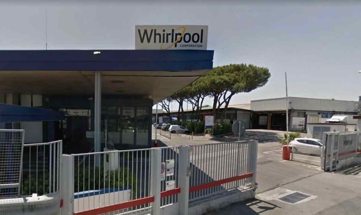 Ex operai Whirlpool si mobilitano per i Campi Flegrei: donazione solidale post-terremoto