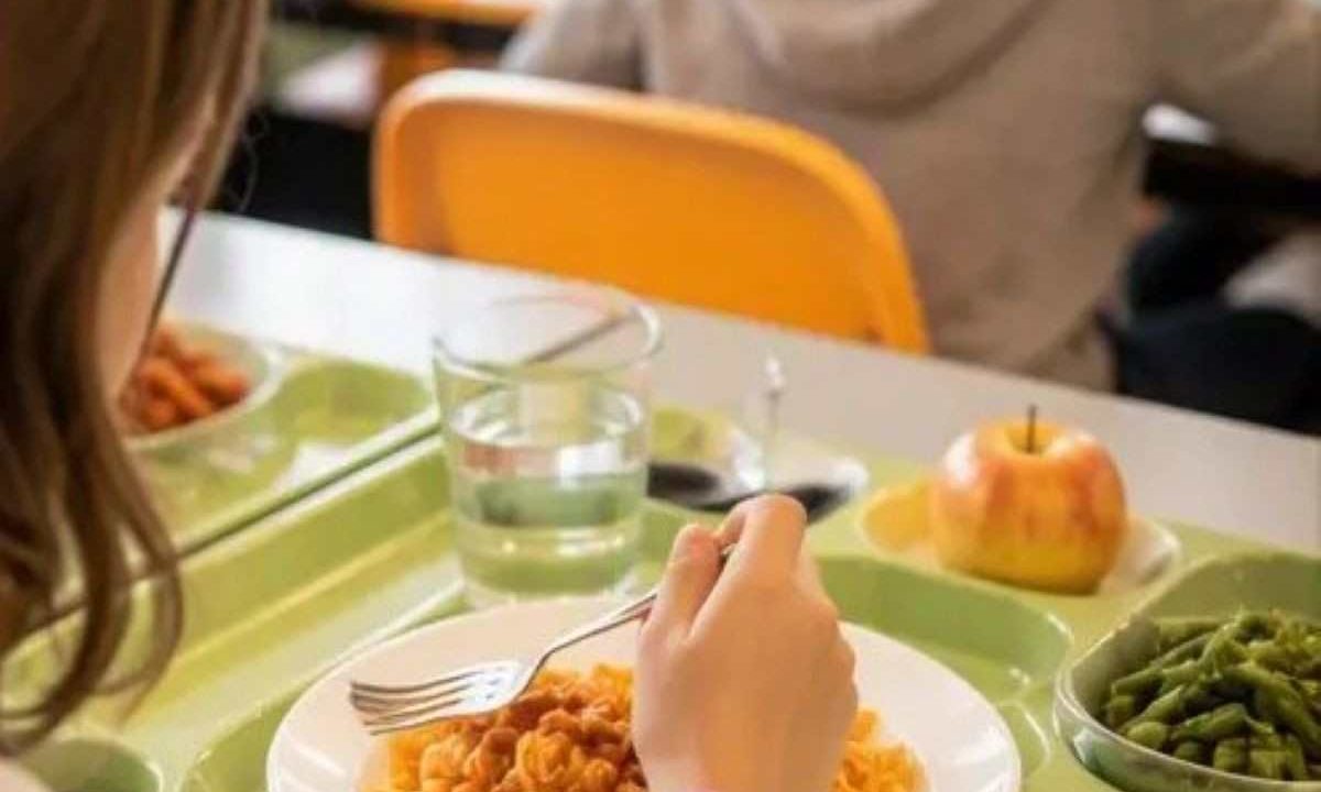Napoli, avvio delle iscrizioni alla mensa scolastica: novità per il 2026/2027