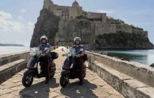 Sorpreso pusher sulla spiaggia di Ischia: l’intervento dei carabinieri con le vespe elettriche
