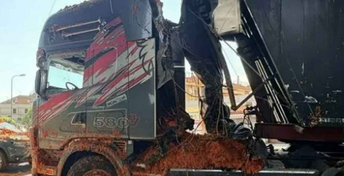 Pomigliano, guida contromano: camion in fermo fiscale invade rampa autostradale