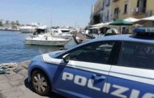 Ischia, uomo aggredisce la moglie e accoltella il figlio: arrestato 48enne
