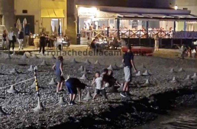Nerano, controlli notturni sulla spiaggia: sequestrati tavoli al ristorante frequentato da Vip
