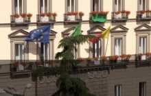 Incendio a Napoli, intervento per salvare documentazione al Consiglio comunale: escluso il dolo