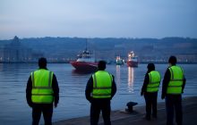 Sbarco concluso per la Sea Watch 5 a Napoli: ora si attende la valutazione dei posti d’accoglienza