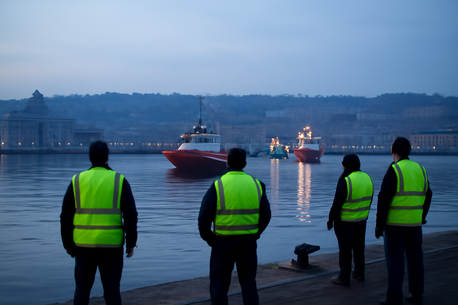Sbarco concluso per la Sea Watch 5 a Napoli: ora si attende la valutazione dei posti d’accoglienza