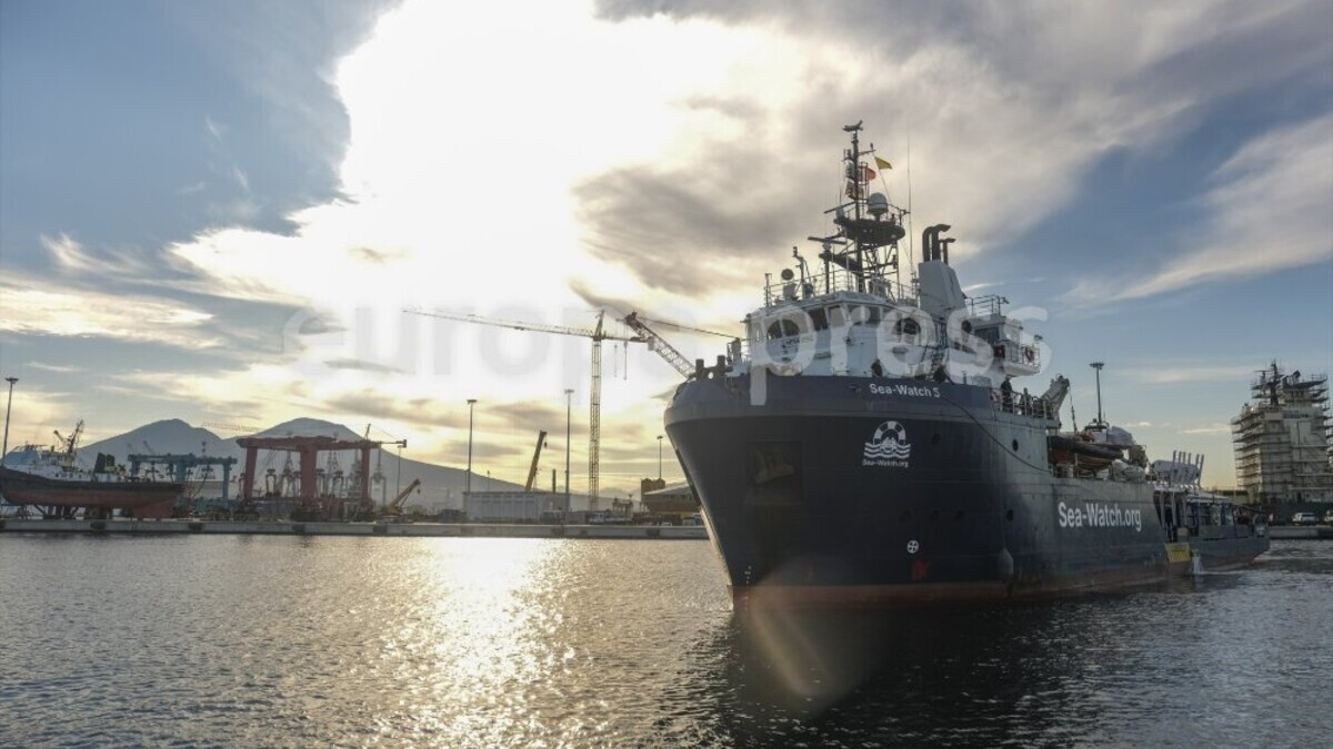 Sbarco concluso per Sea Watch 5 a Napoli, attesa di 48 ore per capire le ripercussioni sulla città
