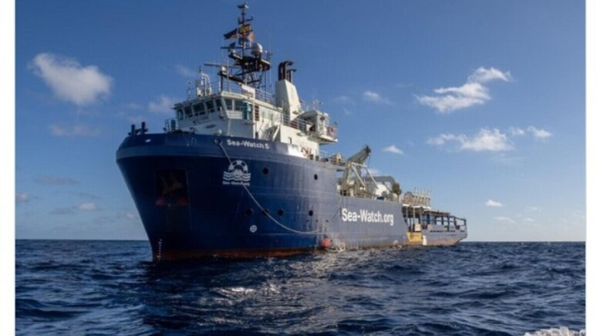 Sei migranti sbarcano a Napoli dalla Sea Watch 5, attesa la decisione della Prefettura sulle prossime destinazioni.