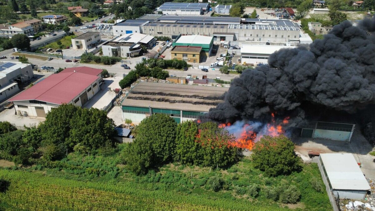 Fumo minaccia gare e allenamenti all’aperto nella cintura di Napoli, allerta per Airola